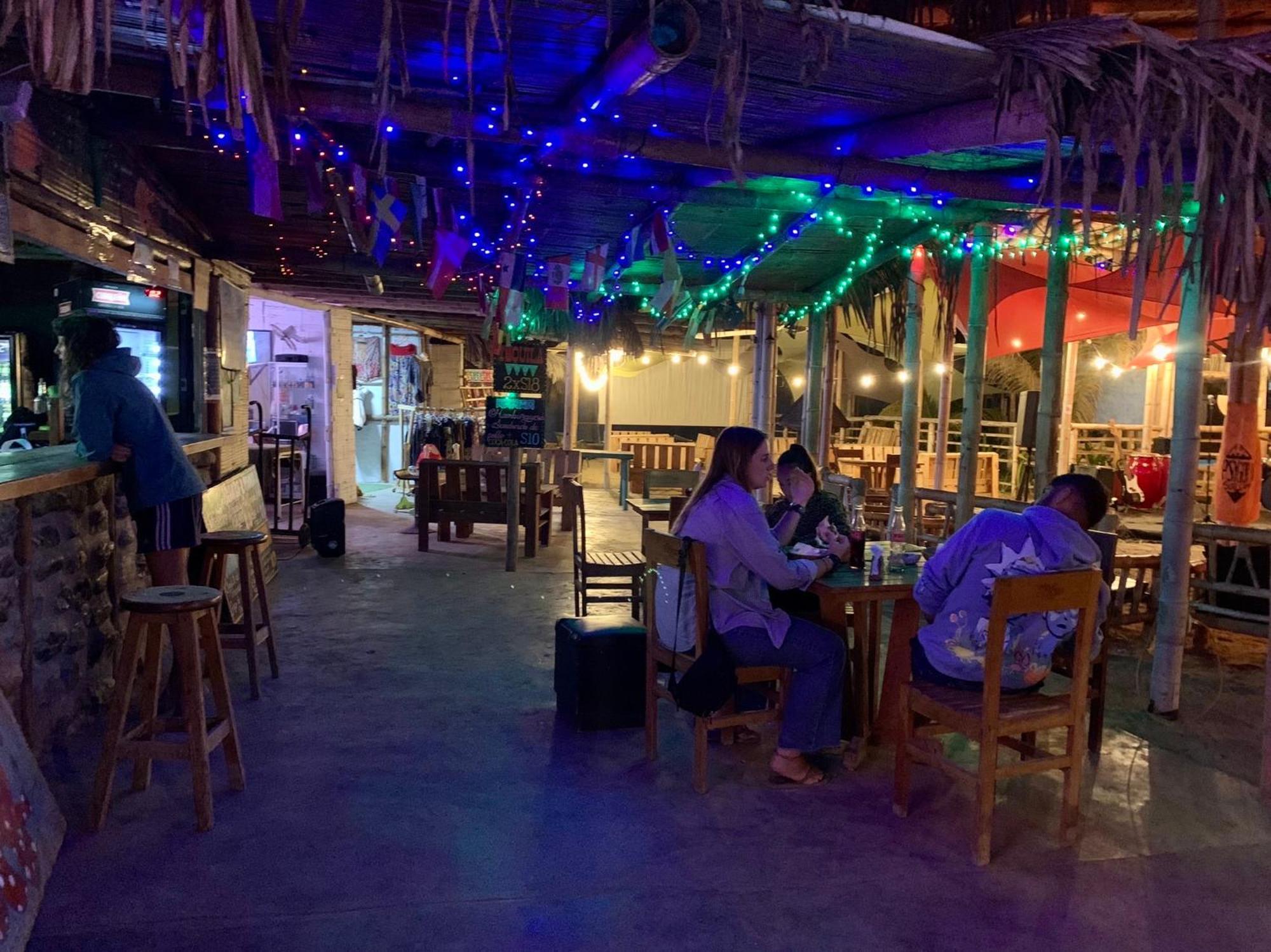Saigon Backpackers Hostel Máncora Dış mekan fotoğraf